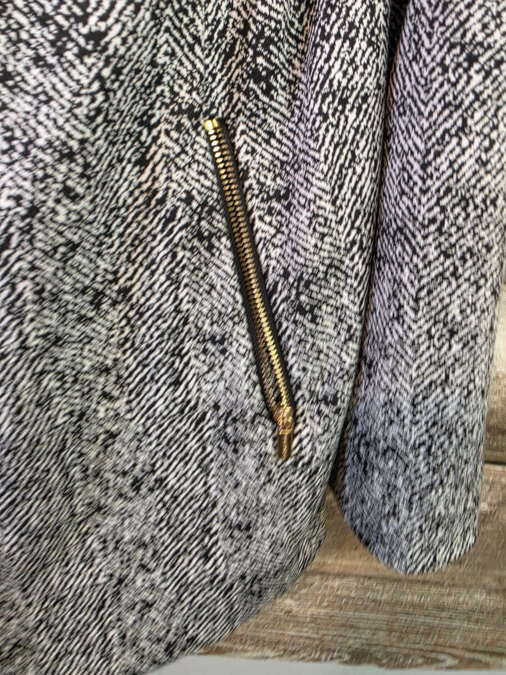 Calvin Klein Women’s Size 12 Black White Open Front Jacket Blazer Gold Zippers. - Picture 5 of 5